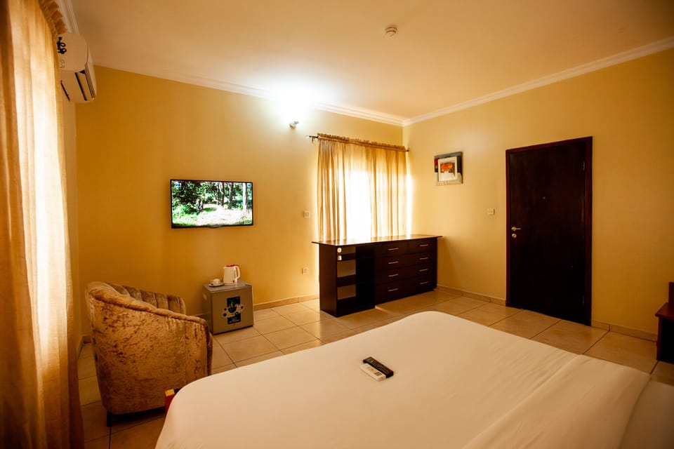 Presidential Triple Room | Egyptian cotton sheets, premium bedding, down comforters