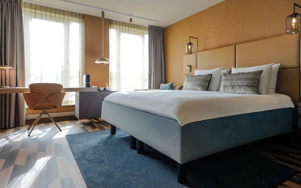 Premium bedding, down comforters, in-room safe, desk