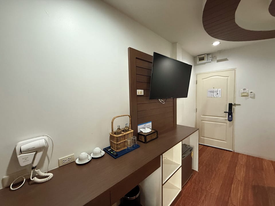 Superior Double or Twin Room | Minibar, in-room safe, desk, soundproofing