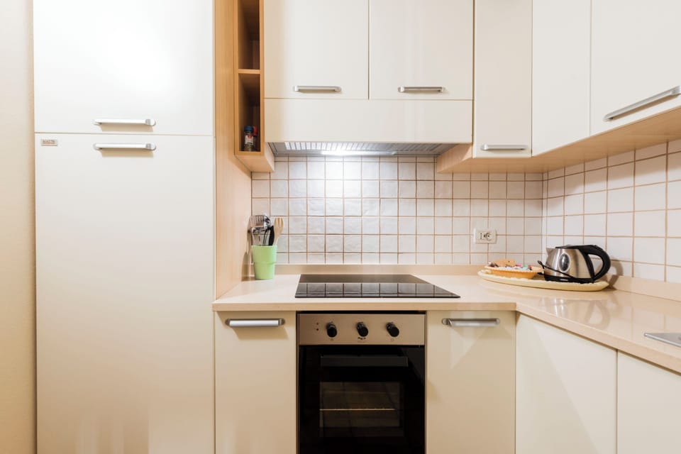 Apartment, 2 Bedrooms | Private kitchen | Electric kettle