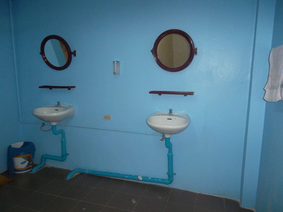 Bathroom sink
