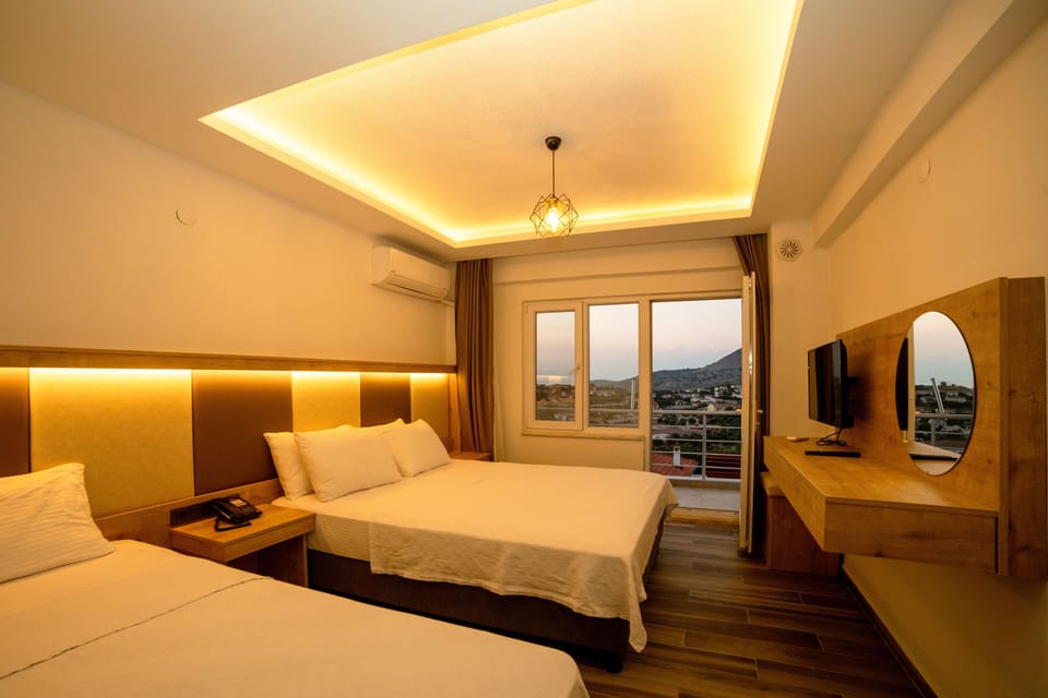 Standard Triple Room, Balcony, City View | Premium bedding, minibar, WiFi (free), bed sheets