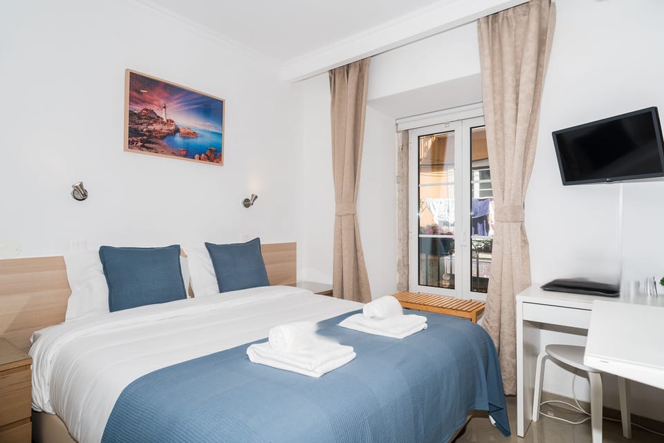 Double Room | Soundproofing, WiFi (free), bed sheets