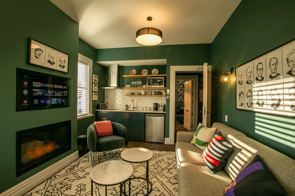 Exclusive Use, 6 Bedroom and Sitting Rooms | Shared kitchen facilities | Mini-fridge, microwave, coffee/tea maker, electric kettle