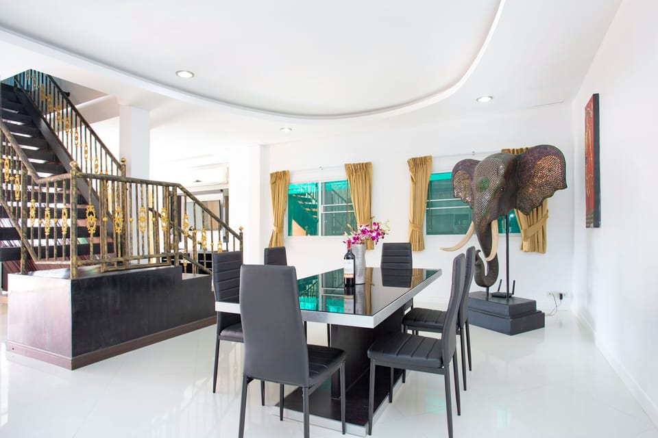 Elite Villa | In-room dining