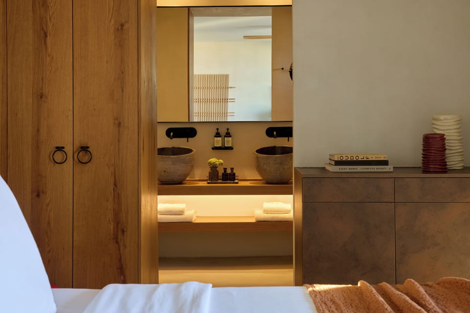 Junior Suite - Sea View | Bathroom | Hair dryer, bathrobes, slippers, towels