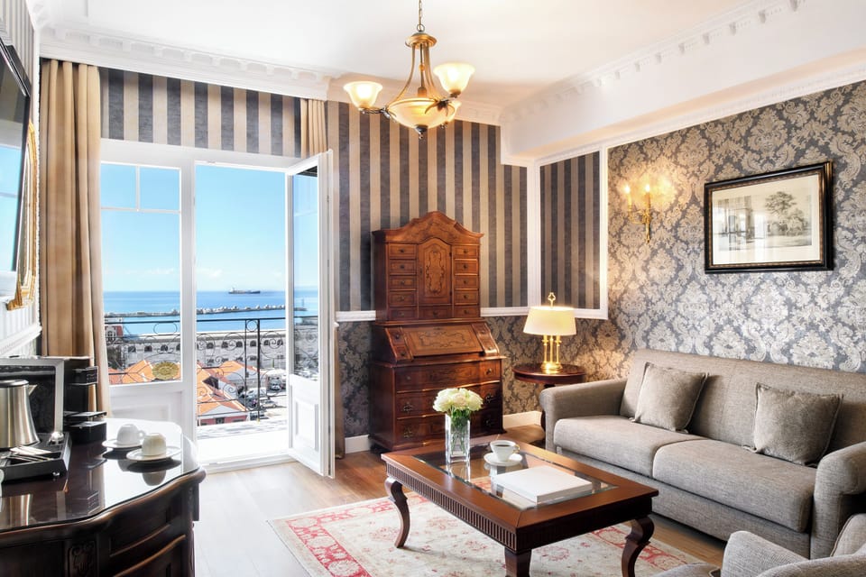Sea View Executive Suite | Living area | 32-inch Smart TV with satellite channels