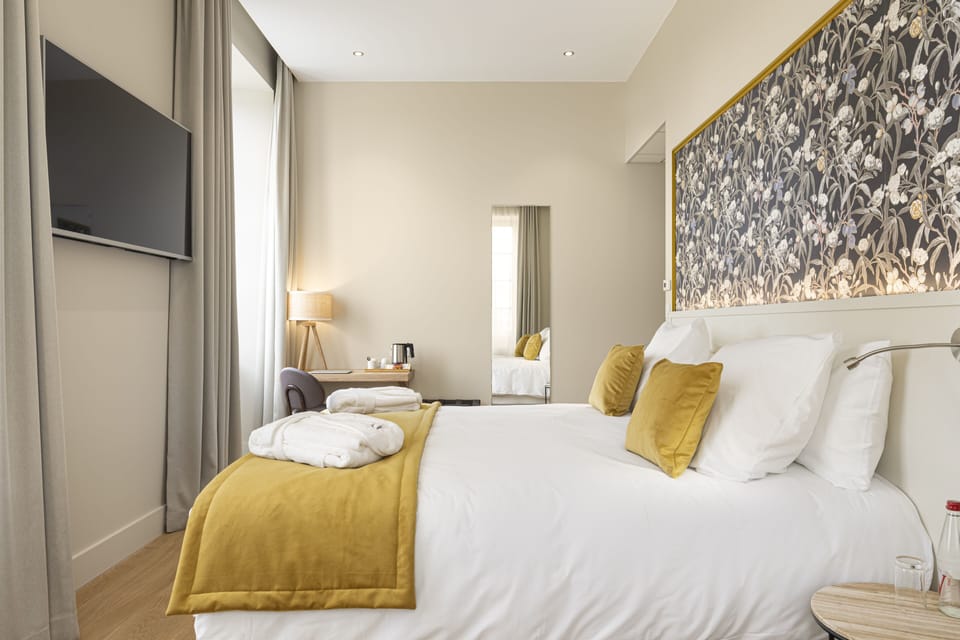 Junior Room | Premium bedding, pillowtop beds, in-room safe, blackout drapes