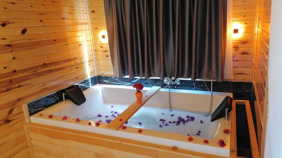 Romantic Double Room | Soundproofing, free WiFi