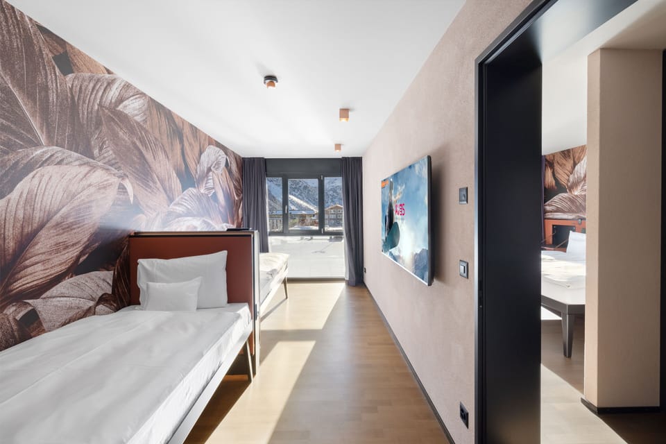 Family Room (Friends & Family) | Hypo-allergenic bedding, down comforters, soundproofing, free WiFi