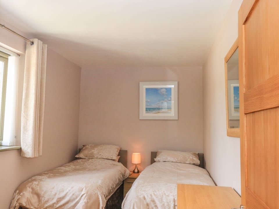 2 bedrooms, individually decorated, individually furnished, free WiFi