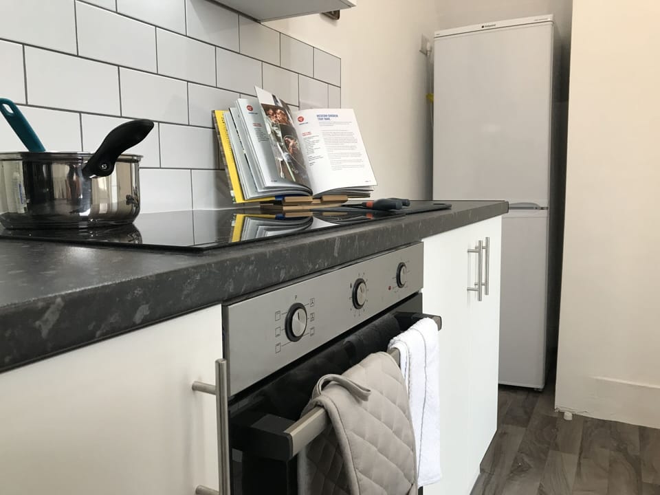 Comfort House, Private Bathroom (Kimberley Place) | Shared kitchen | Highchair