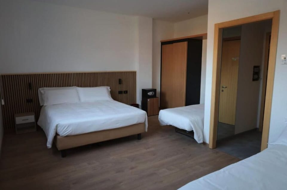 Classic Triple Room | In-room safe, soundproofing, free WiFi