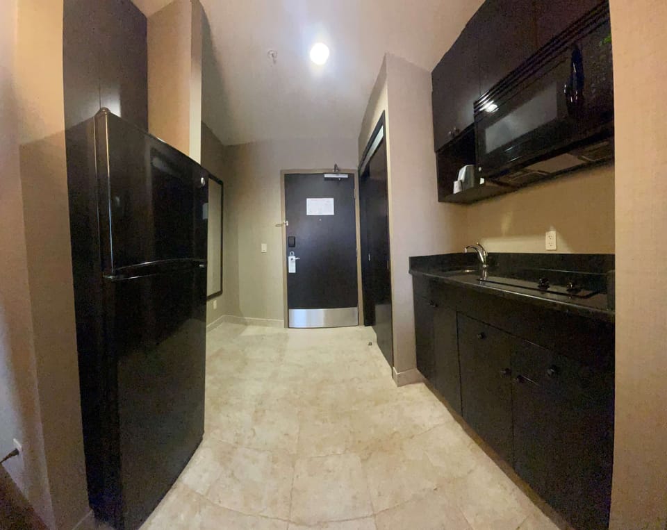 Suite, 1 Queen Bed, Non Smoking, Kitchenette | Private kitchen | Coffee/tea maker, microwave