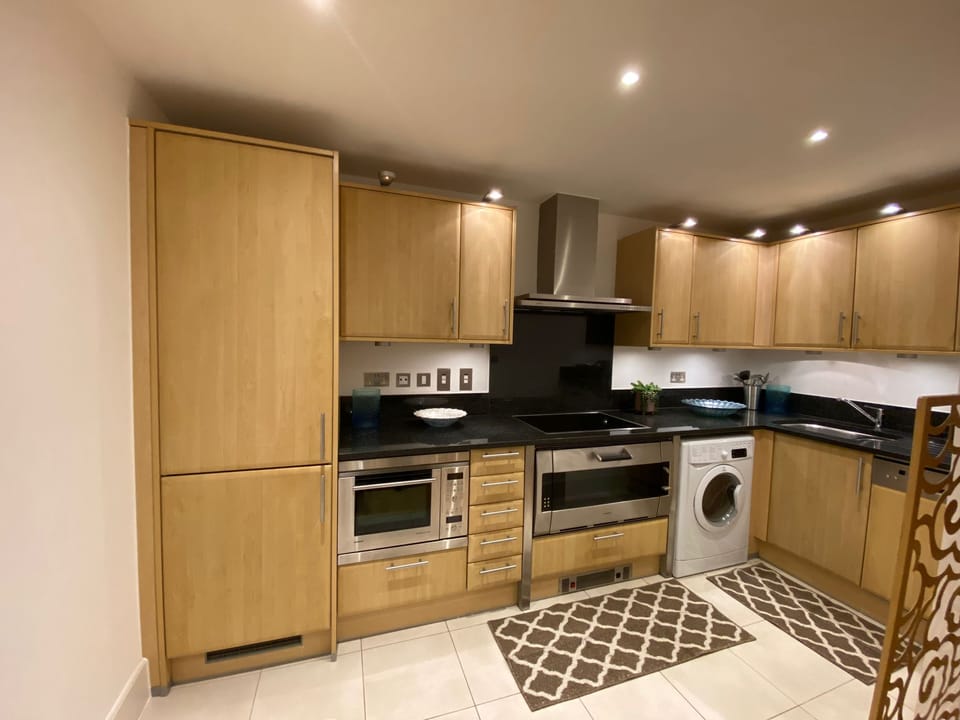 Comfort Apartment, Ensuite (2 bed in Vauxhall) | Shared kitchen