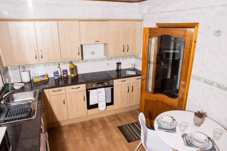 House, Shared Bathroom, Garden View | Shared kitchen