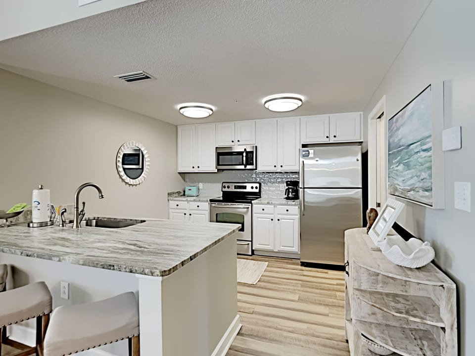 Condo, Multiple Beds, Balcony, Ocean View | Private kitchen | Fridge, microwave, oven, stovetop