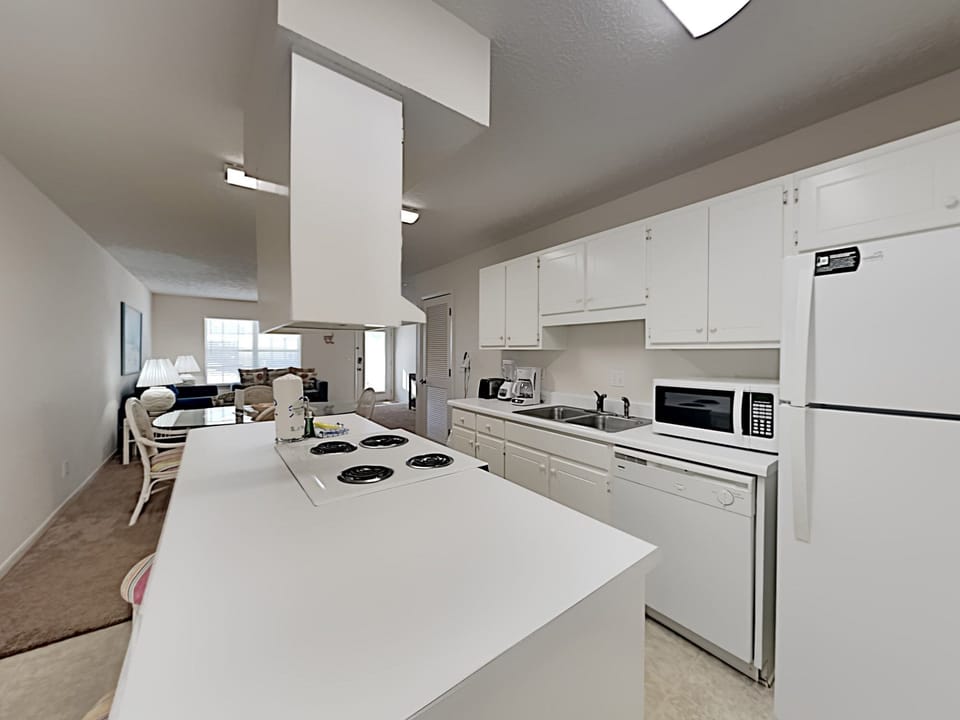 Condo, 2 Queen Beds | Private kitchen | Fridge, microwave, oven, stovetop