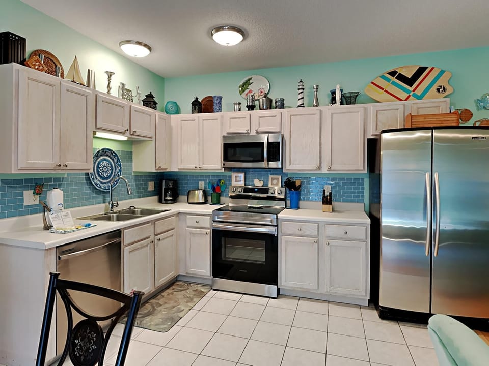Condo, Multiple Beds, Balcony | Private kitchen | Fridge, microwave, oven, dishwasher