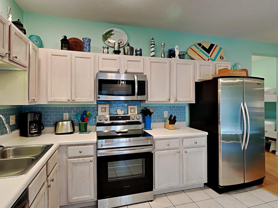 Condo, Multiple Beds, Balcony | Private kitchen | Fridge, microwave, oven, dishwasher