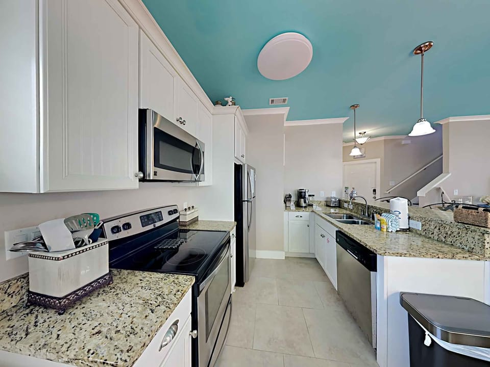House, Multiple Beds, Kitchen, Garden View | Private kitchen | Fridge, microwave, oven, stovetop