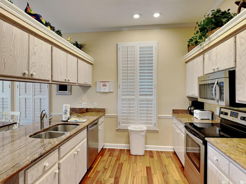 House, Multiple Beds, Pool Access, Ocean View | Private kitchen | Fridge, microwave, oven, stovetop