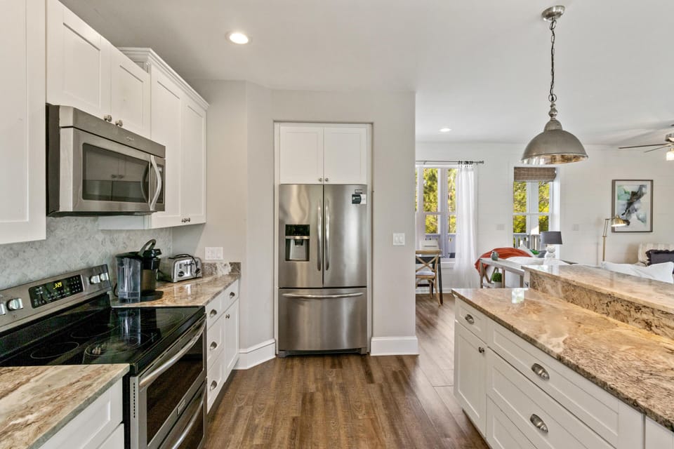 House, Multiple Beds, Balcony, Pool View | Private kitchen | Fridge, microwave, oven, stovetop