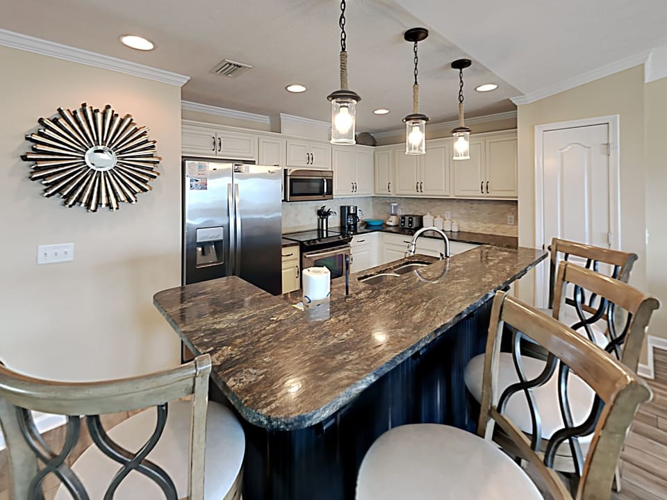 House, Multiple Beds, Balcony, Partial Ocean View | Private kitchen | Fridge, microwave, oven, stovetop