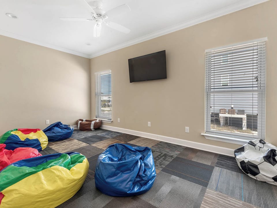 Studio (Multiple Bedrooms) | Property amenity