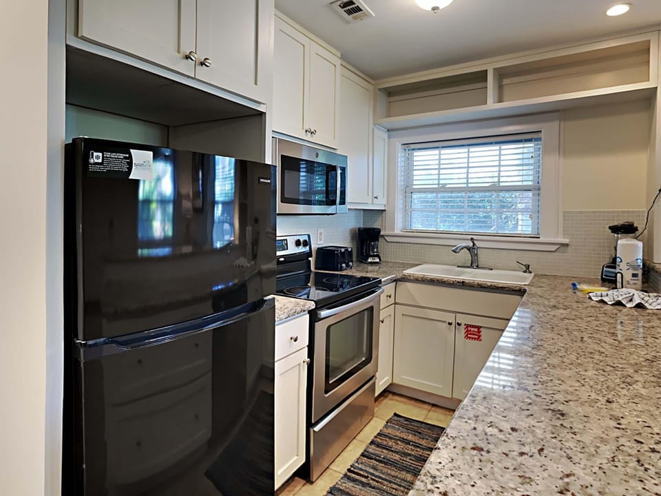 House, Multiple Beds, Kitchen, Garden View | Private kitchen | Fridge, microwave, oven, stovetop