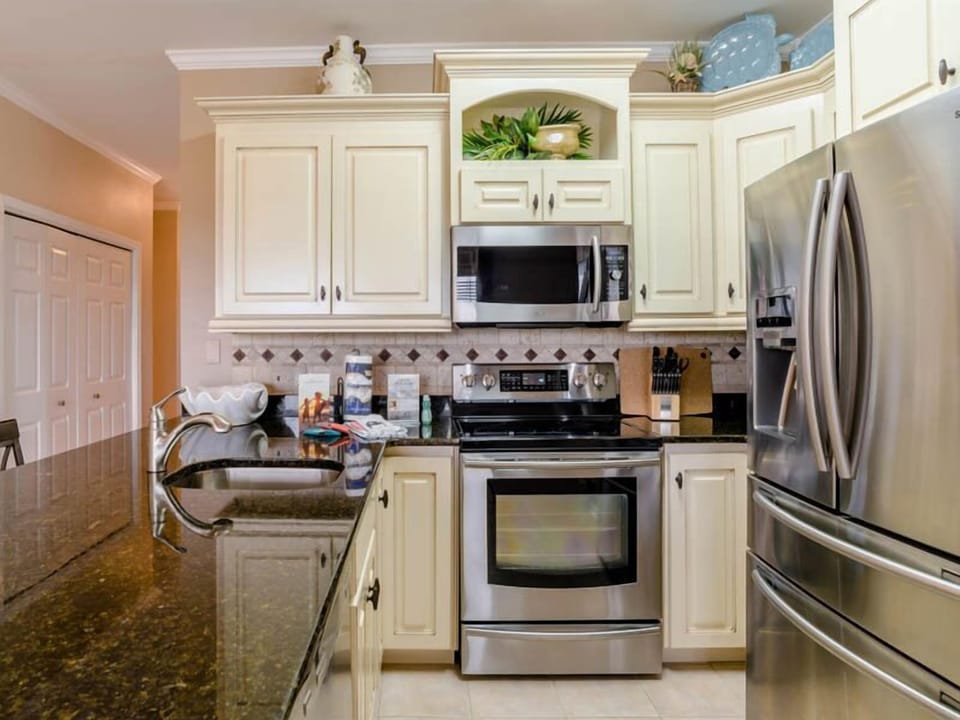 Condo, Multiple Beds, Balcony | Private kitchen | Fridge, microwave, oven, stovetop