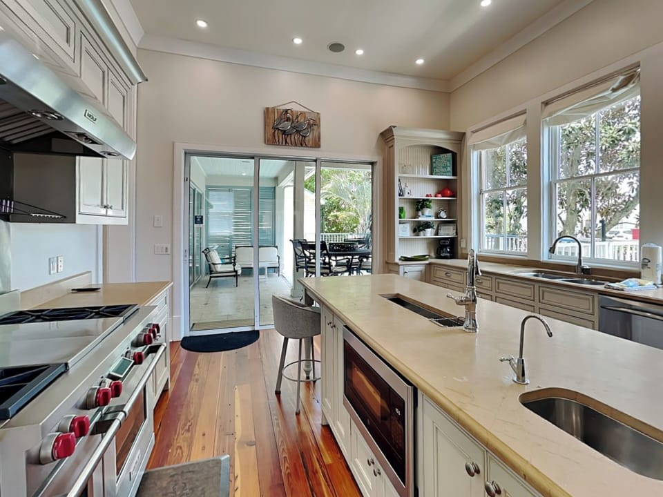 House, Multiple Beds, Balcony, Pool View | Private kitchen | Fridge, microwave, oven, stovetop