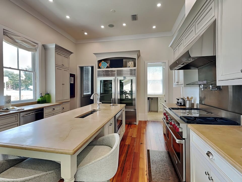 House, Multiple Beds, Balcony, Pool View | Private kitchen | Fridge, microwave, oven, stovetop