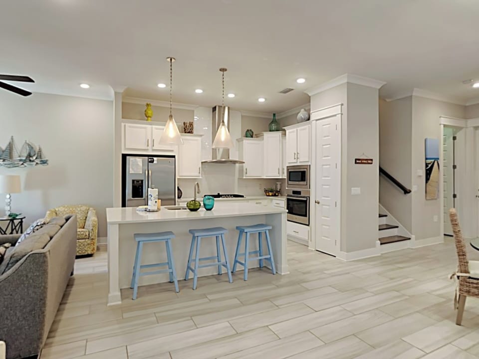 Condo, Multiple Beds, Kitchen, Garden View | Private kitchen | Fridge, microwave, oven, stovetop