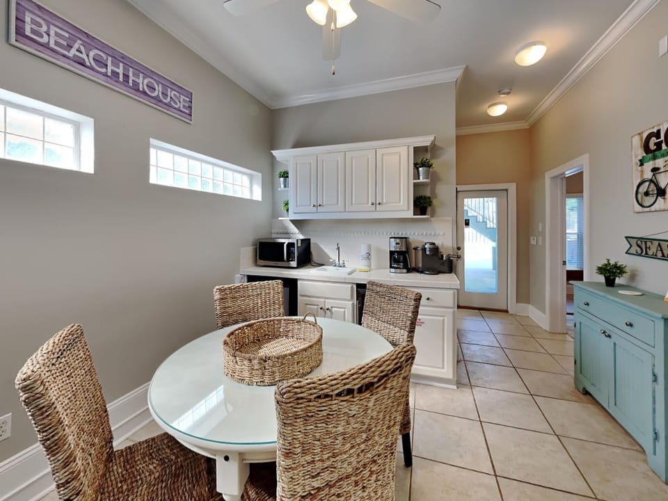 House, Multiple Beds, Balcony, Pool View | Private kitchen | Fridge, microwave, oven, stovetop