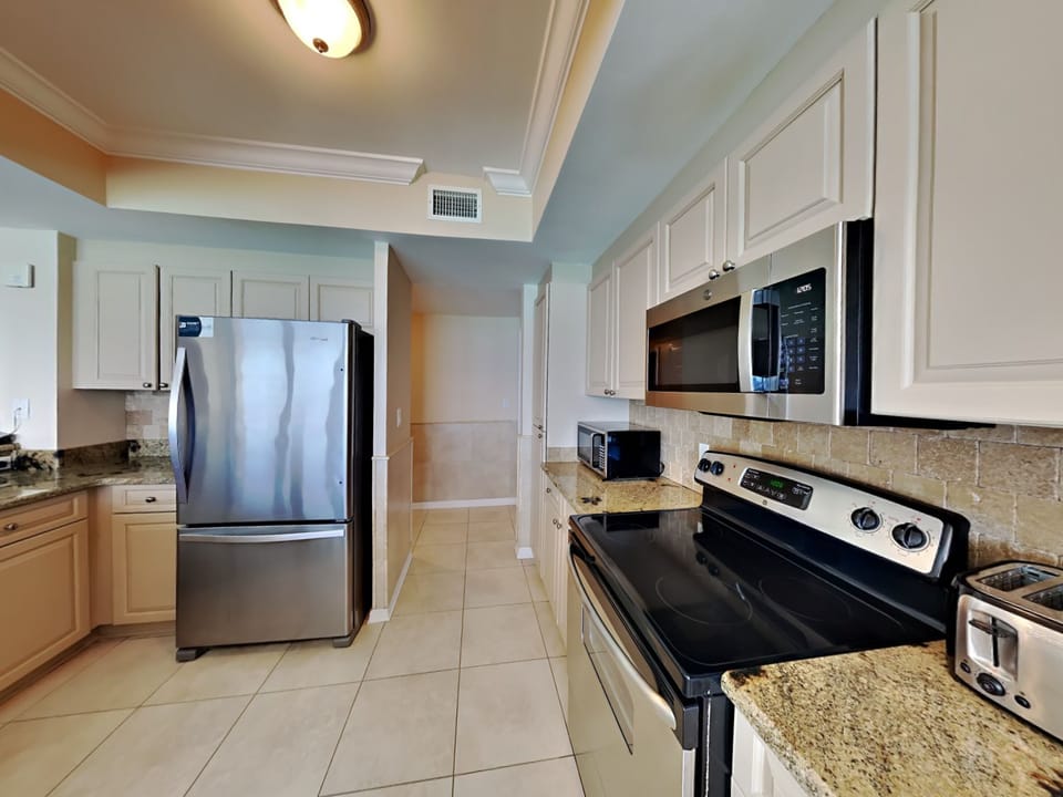 Condo, Multiple Beds, Balcony, Ocean View | Private kitchen | Fridge, microwave, oven, stovetop