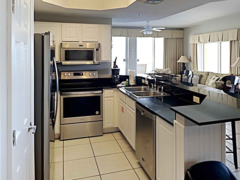 Condo, Multiple Beds, Balcony, Ocean View | Private kitchen | Fridge, microwave, oven, stovetop