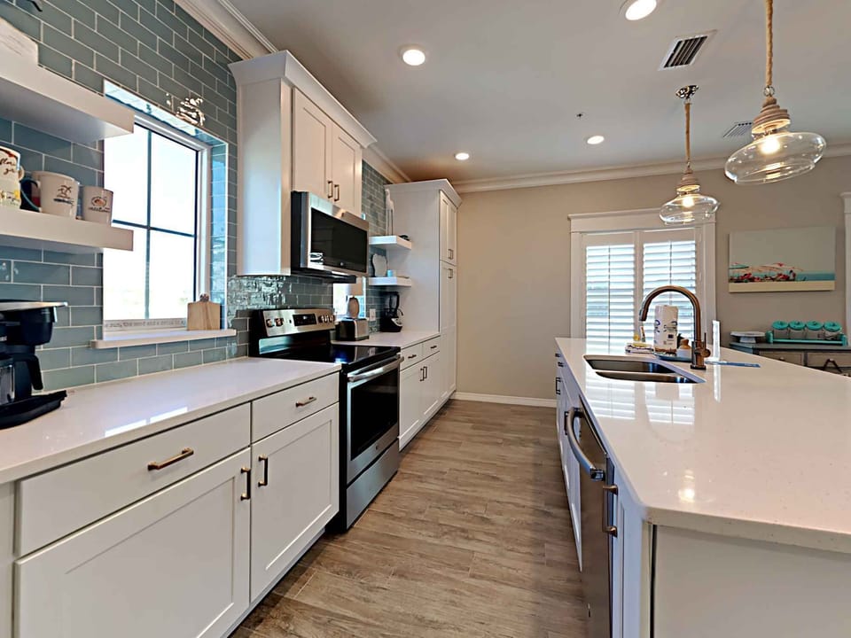 House, Multiple Beds, Balcony | Private kitchen | Fridge, microwave, oven, stovetop