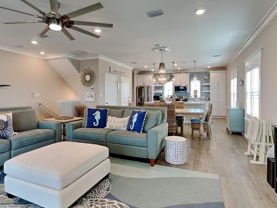 House, Multiple Beds, Balcony | Living area | TV