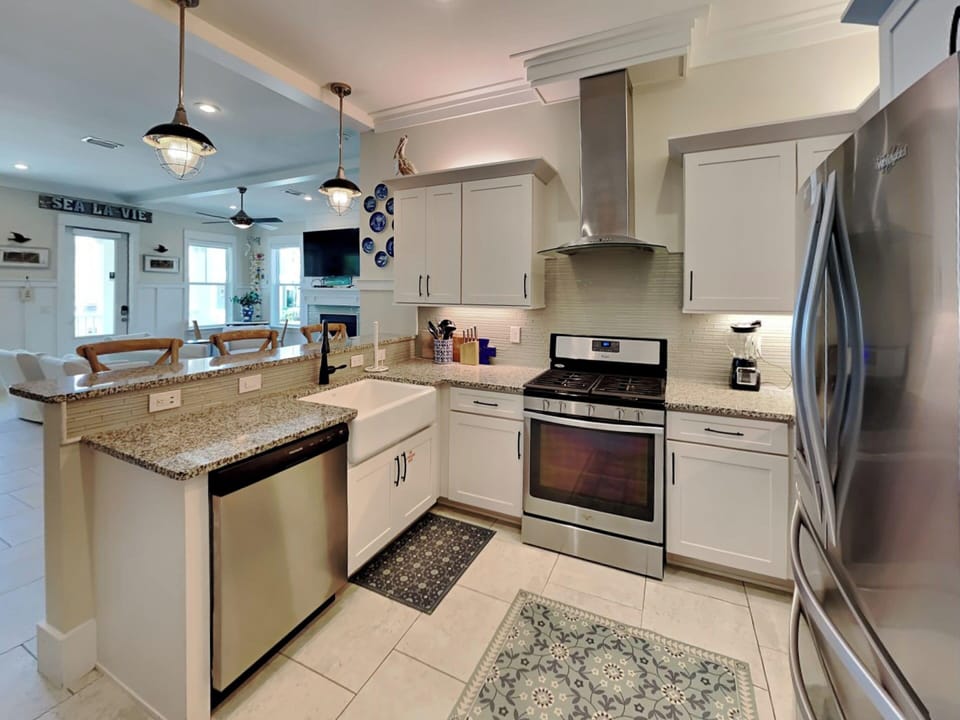 House, Multiple Beds, Kitchen, Garden View | Private kitchen | Fridge, microwave, oven, stovetop