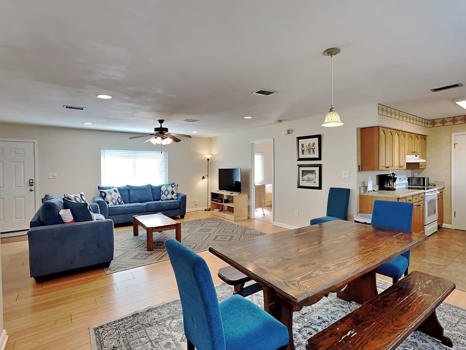 House, Multiple Beds, Balcony, Garden View | Living area | 40-inch TV with digital channels