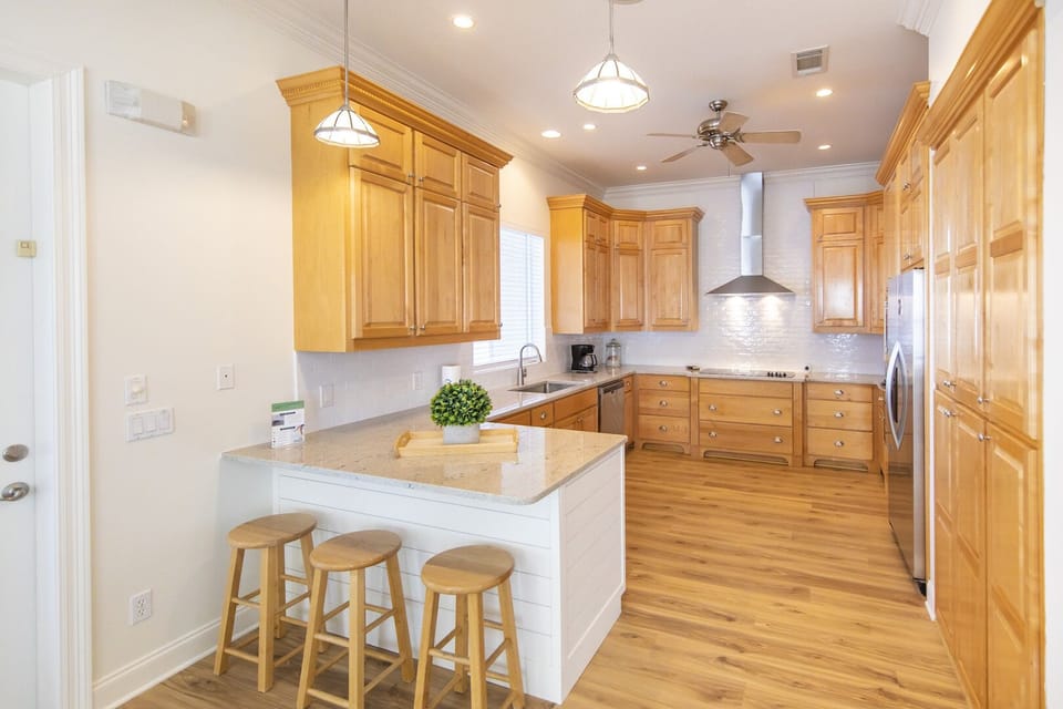 House, Multiple Beds, Balcony, Pool View (Sandy Retreat) | Private kitchen | Fridge, microwave, oven, stovetop