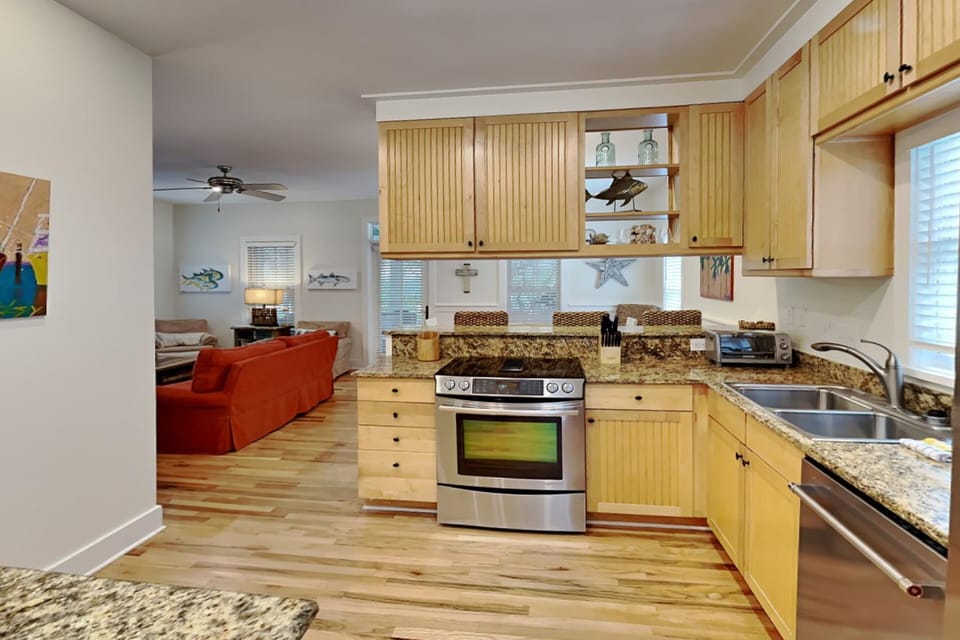 House, Multiple Beds, Balcony, Garden View | Private kitchen | Fridge, microwave, oven, stovetop