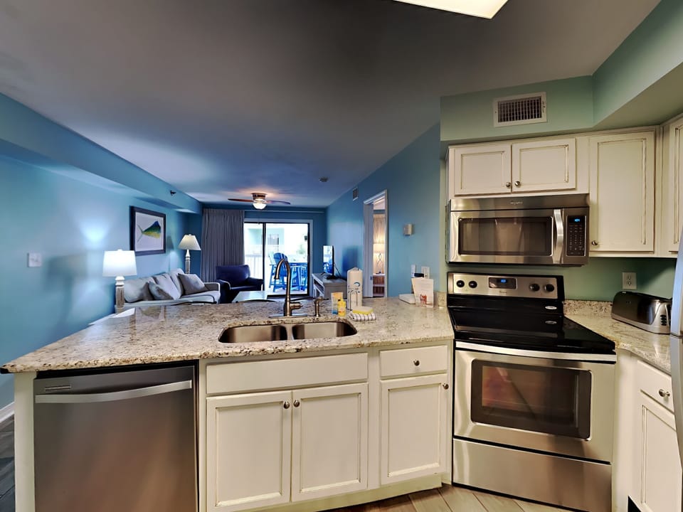 Condo, 1 King Bed with Sofa bed, Balcony, Ocean View | Private kitchen | Fridge, microwave, oven, stovetop
