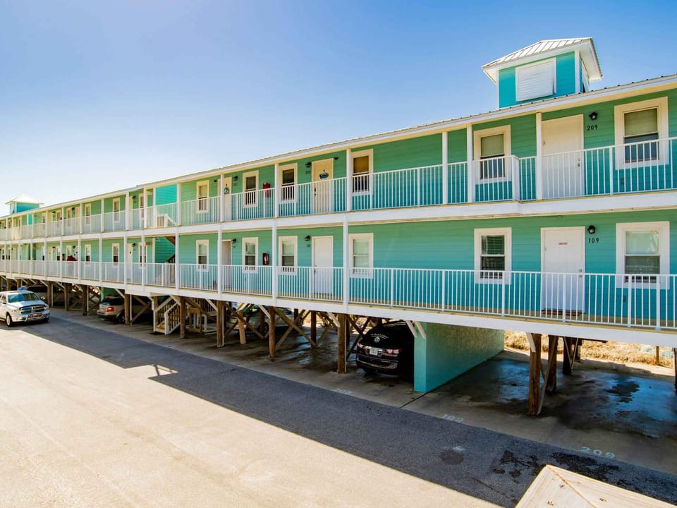 Sunrise Village #113 by Southern Vacation Rentals Apartment in West Beach