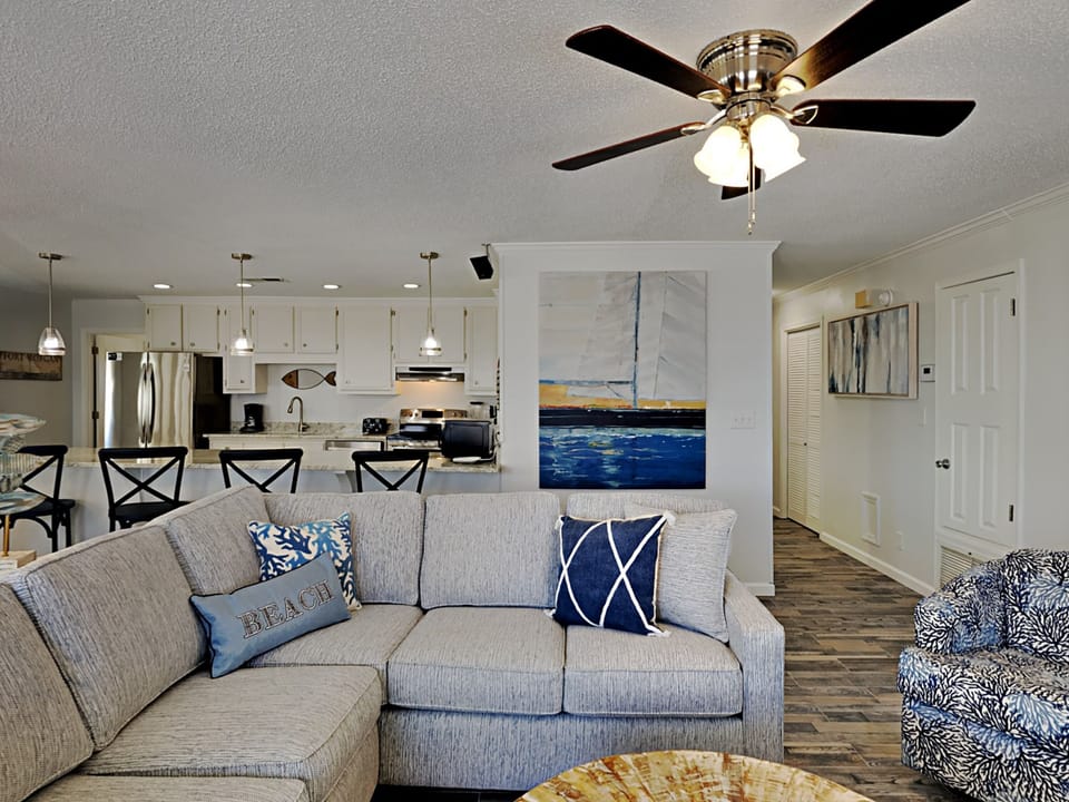 House, Multiple Beds, Balcony, Ocean View | Living area | 40-inch TV with digital channels