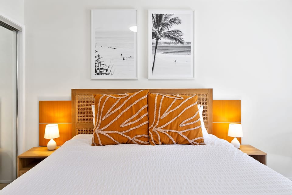 Deluxe Apartment, 1 Bedroom | 1 bedroom, iron/ironing board, WiFi (free), individually decorated