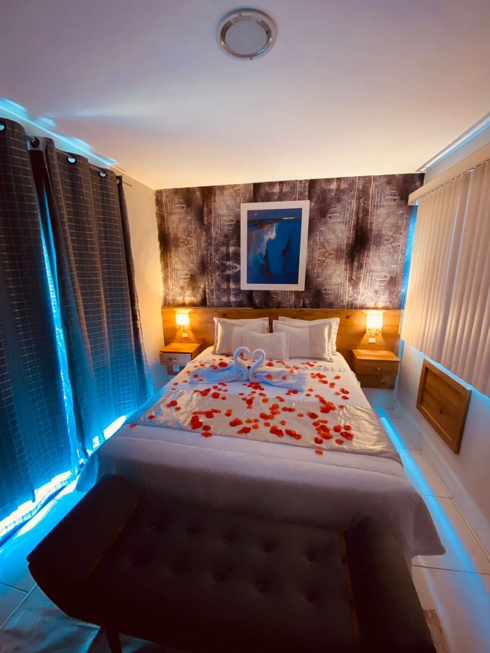 Luxury Double Room | Desk, free WiFi, bed sheets