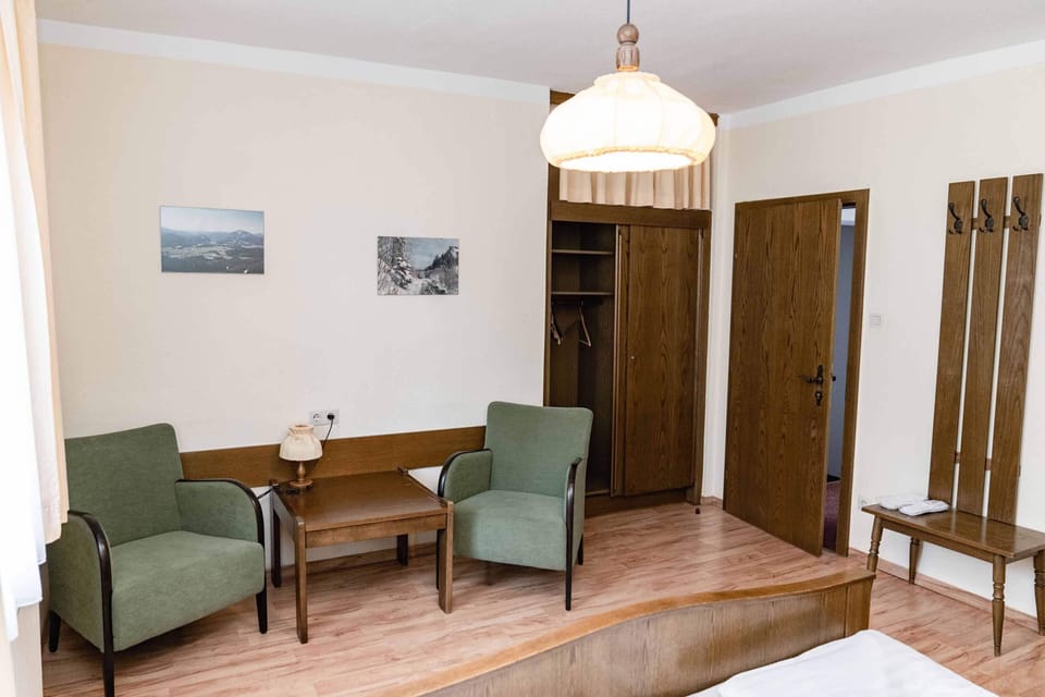 Double Room | WiFi (free), bed sheets