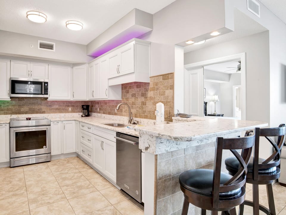 Condo, Multiple Beds, Patio, Ocean View (#5D - No Pets) | Private kitchen | Fridge, microwave, oven, stovetop